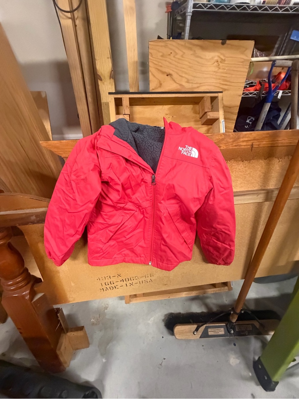 The North Face Girls Size 6 Coral & Gray Hooded Jacket